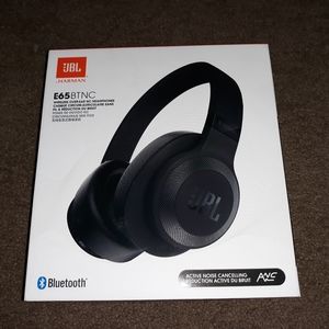 JBL Wireless over the ear Headphones